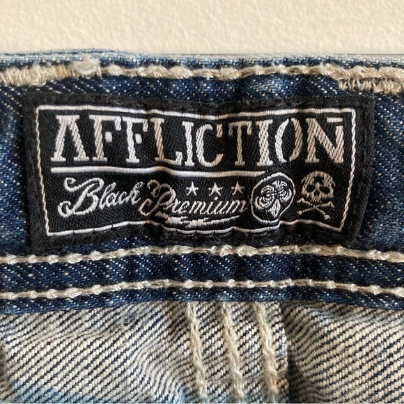 AFFLICTION Sz 33 Cooper Distressed Straight Leg Rubber Logo Patch Jeans - Picture 6 of 16